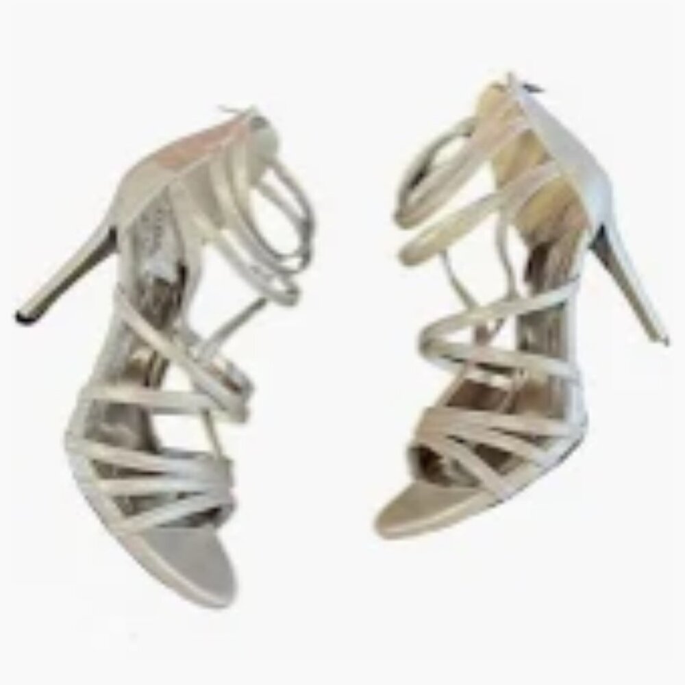 NEW (NWOT) Guess WG August silver gladiator pumps sz 8